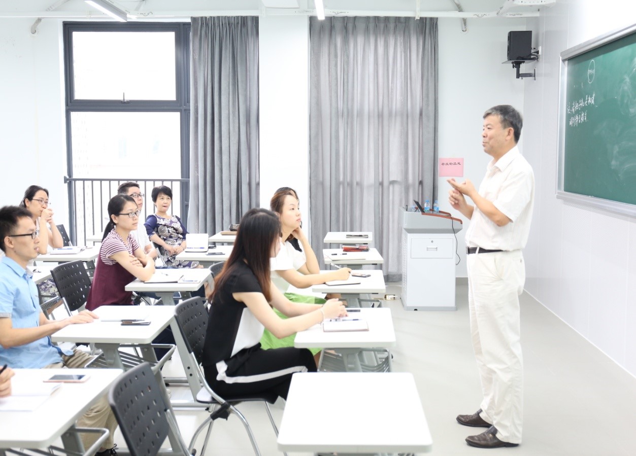 赵平校长为新入职员工首场培训讲座.jpg