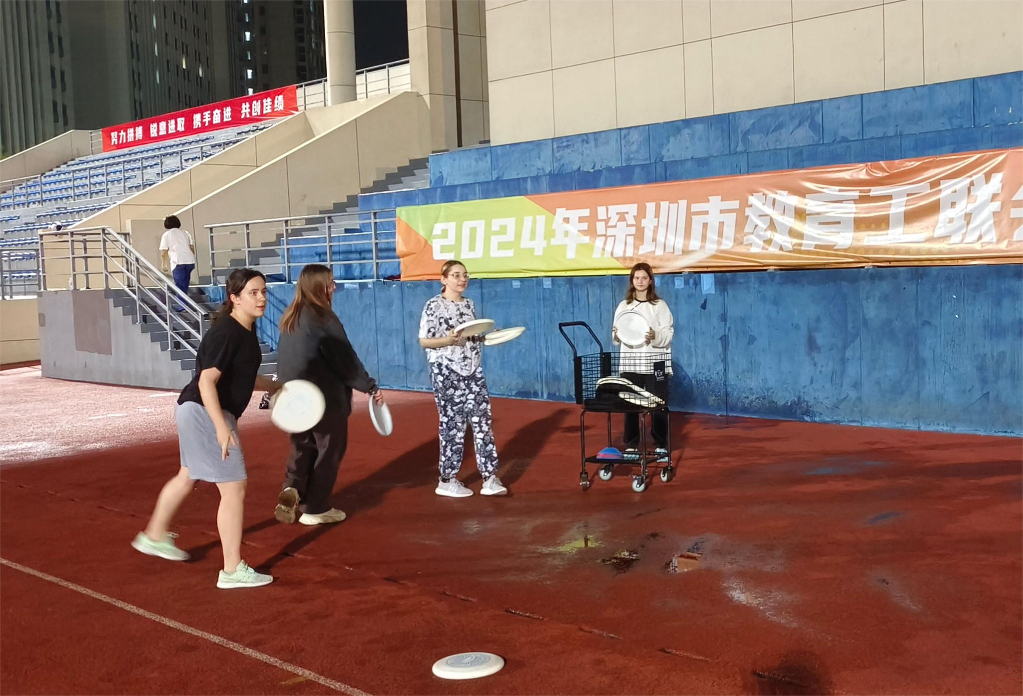 飞盘之夜2.jpg