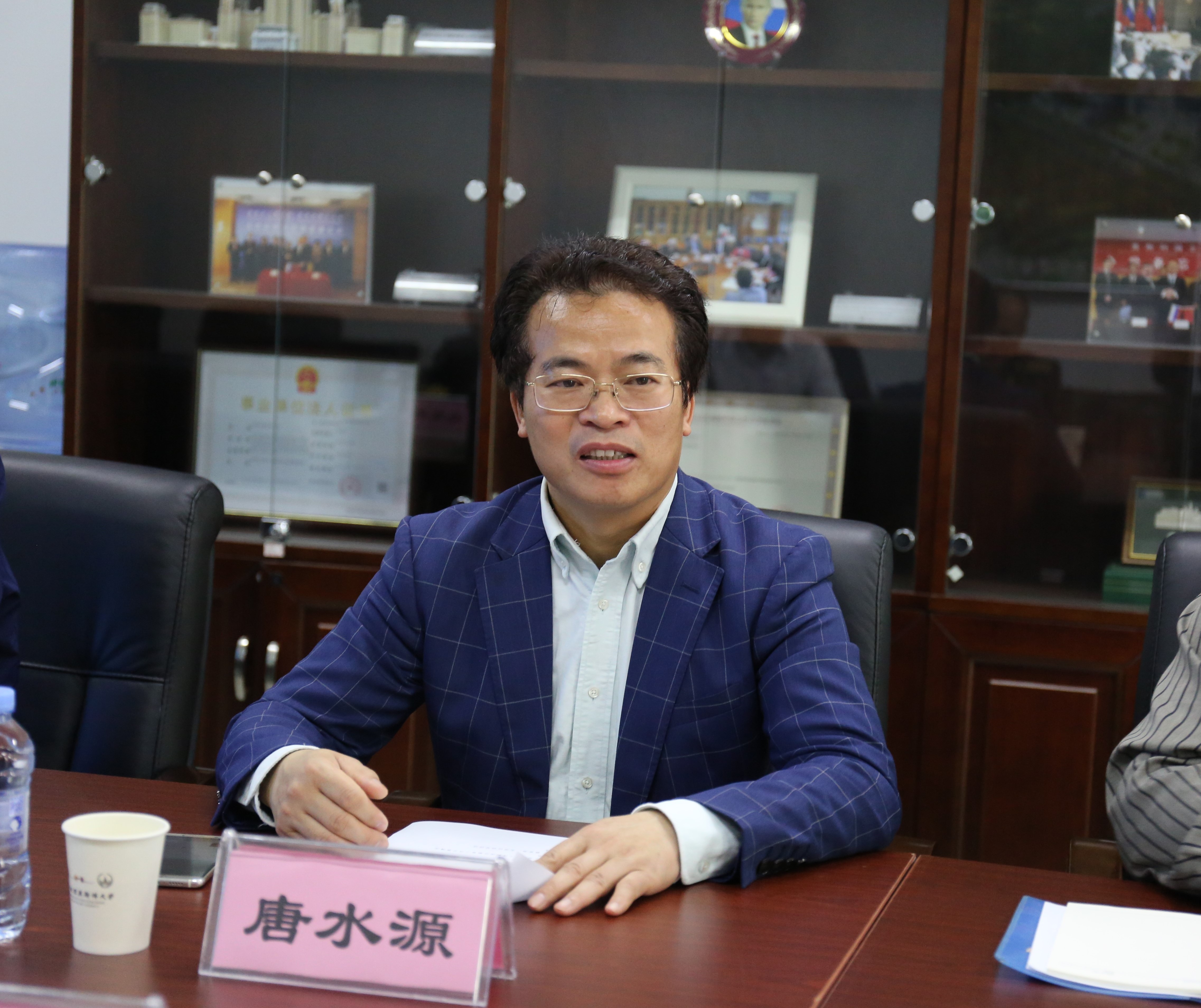 警备区政治工作处主任赵华,龙岗区委常委,人民武装部部长冯志刚一行到